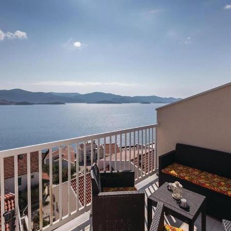 Apartman Sutalo โกมาร์นา ภายนอก รูปภาพ