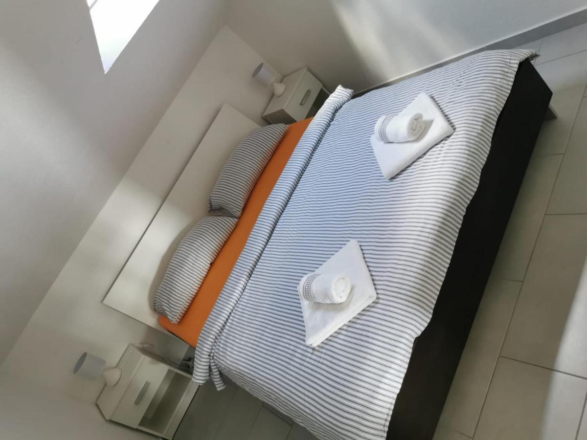 Apartman Sutalo โกมาร์นา ภายนอก รูปภาพ