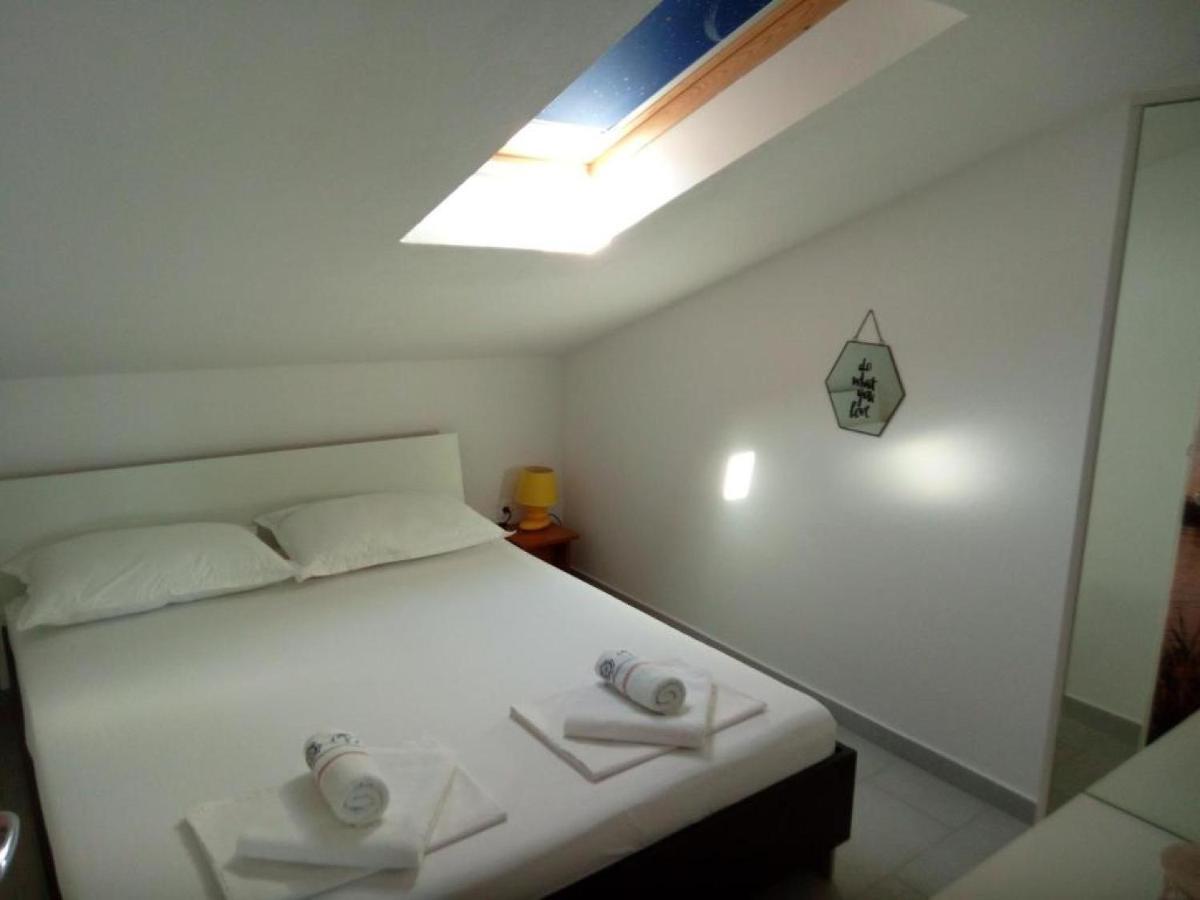 Apartman Sutalo โกมาร์นา ภายนอก รูปภาพ