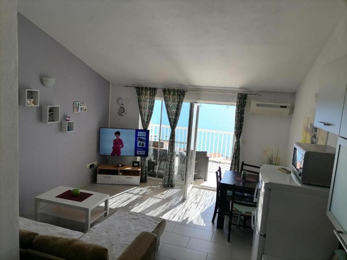Apartman Sutalo โกมาร์นา ภายนอก รูปภาพ