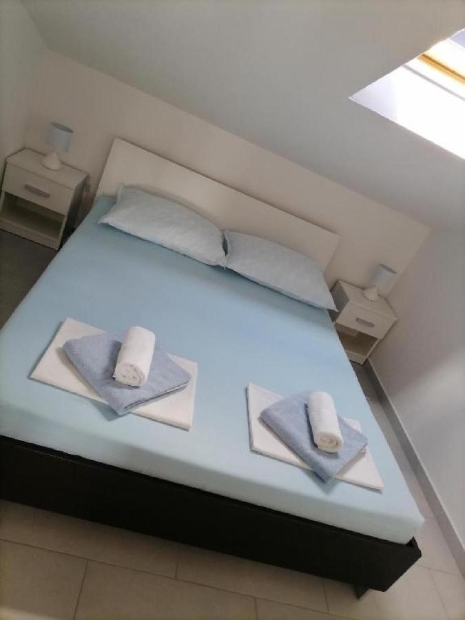 Apartman Sutalo โกมาร์นา ภายนอก รูปภาพ