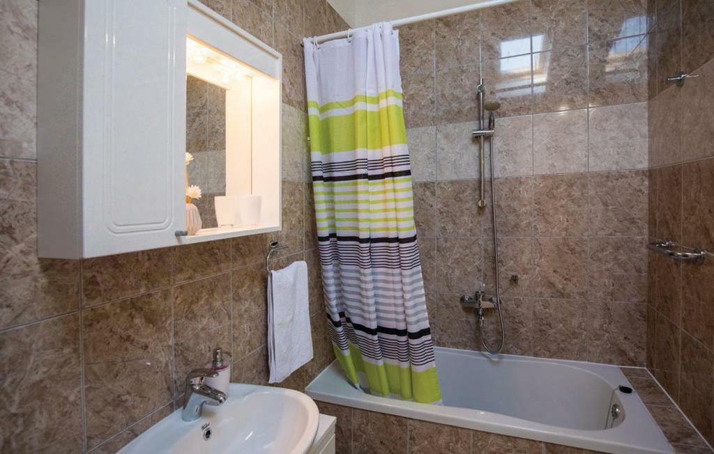 Apartman Sutalo โกมาร์นา ภายนอก รูปภาพ
