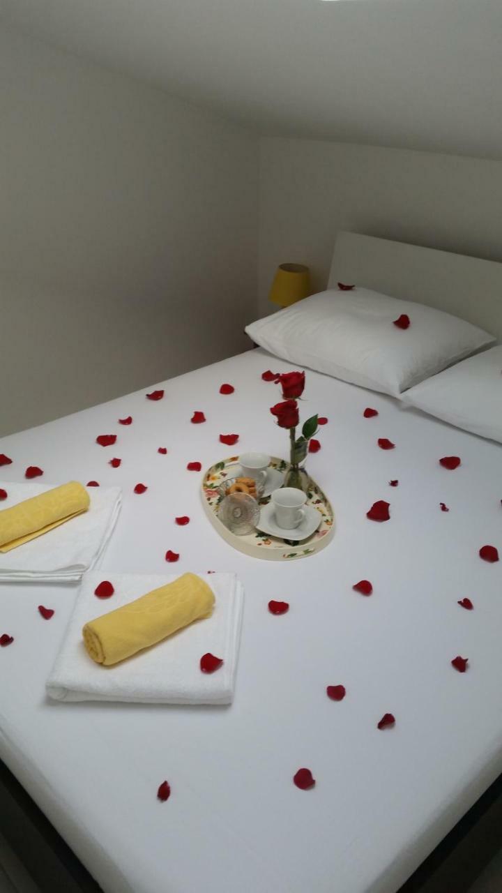 Apartman Sutalo โกมาร์นา ภายนอก รูปภาพ