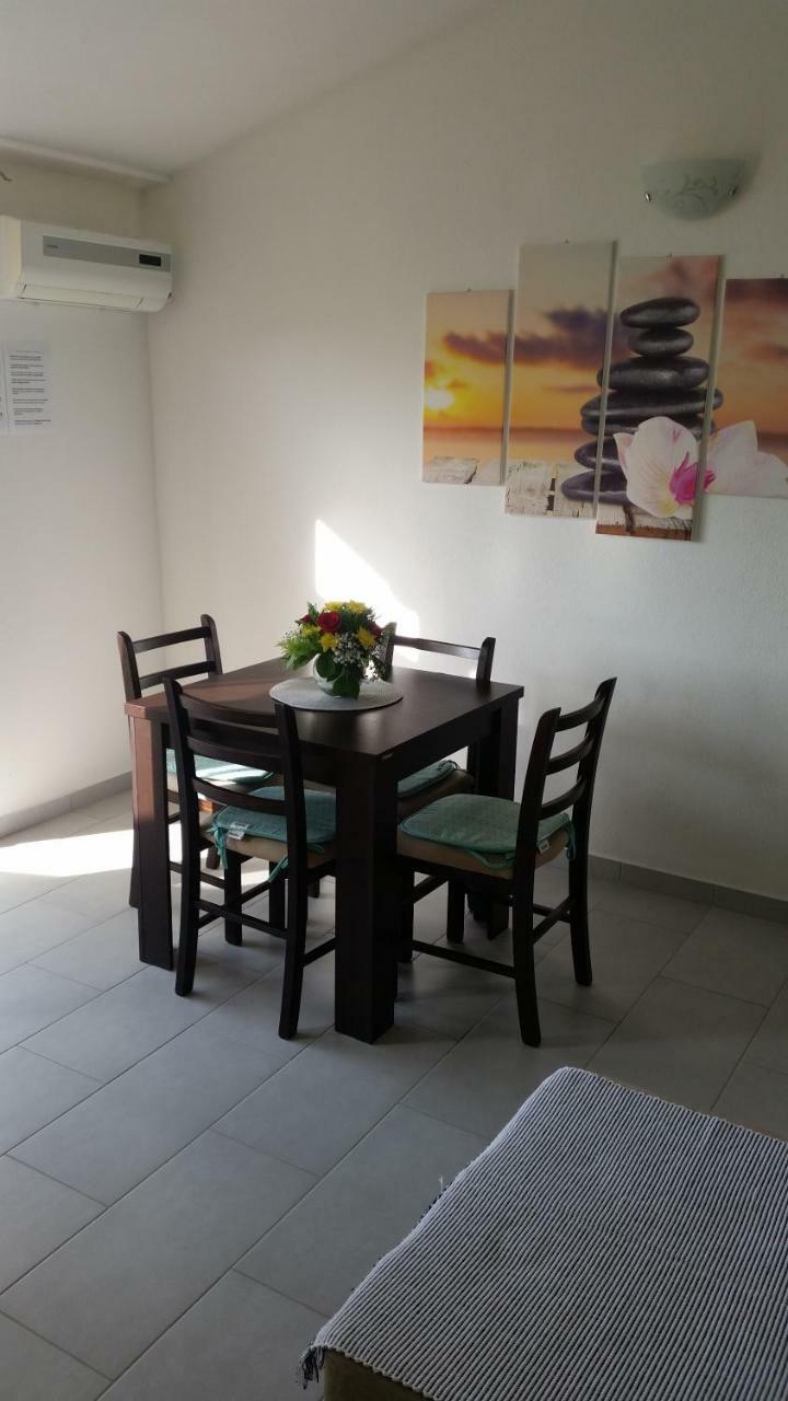Apartman Sutalo โกมาร์นา ภายนอก รูปภาพ
