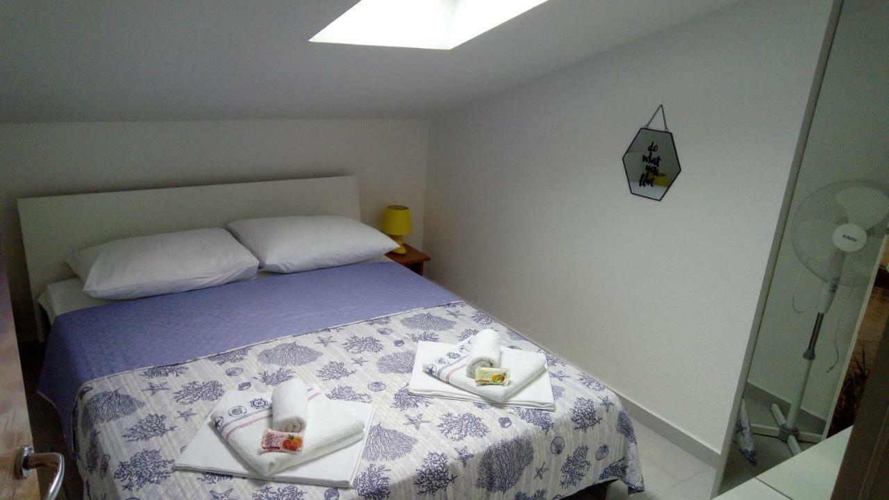 Apartman Sutalo โกมาร์นา ภายนอก รูปภาพ